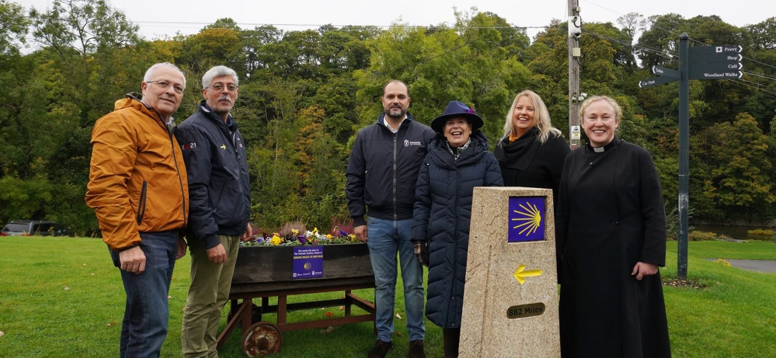 cobeo Company, Xunta de Galicia (Galician Government); Bernardo Fernández, presidential deputy, Deputación de Coruña (ACPC); Sue Snowdon, His Majesty’s Lord-Lieutenant of County Durham, Cllr Amanda Hopgood, Leader of Durham County Council; and the Revd Canon Charlie Allen, Canon Chancellor at Durham Cathedral (right)