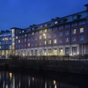 Exterior image of the Radisson Blu Hotel Durham at night. 